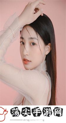 短裙公车被强好爽H吃奶动漫:现象背后的文化密码