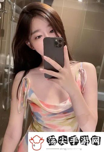 上司趁丈夫不在家来拜访，网友纷纷议论：家庭与职场的微妙关系真让人捉摸不透啊！