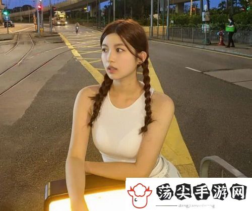 少女偷偷在线观看免费播放电视剧：年轻心灵的追剧秘密，竟能点燃无限激情与幻想！