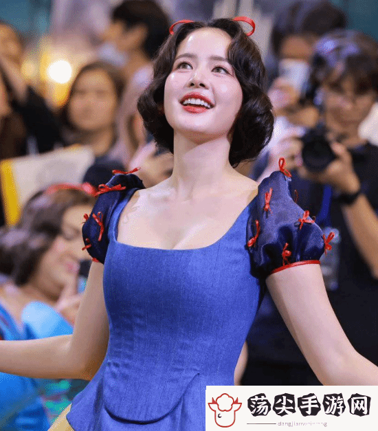 白雪公主泰国配音女演员亮相