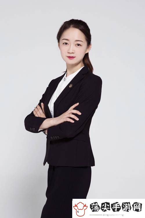 年轻女保险销售员5