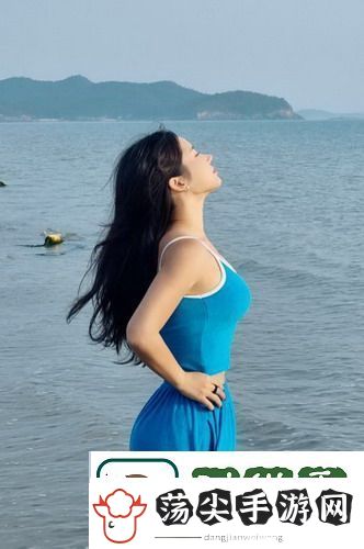 李老汉与儿媳小雪的奇趣家庭故事