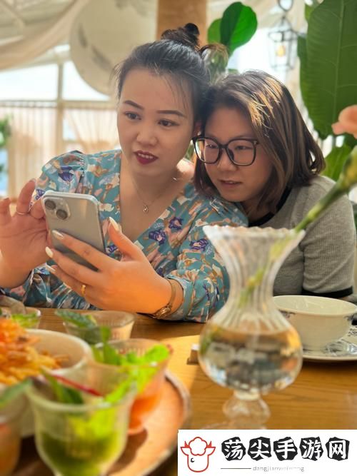 姐姐说家里没人给我看下面