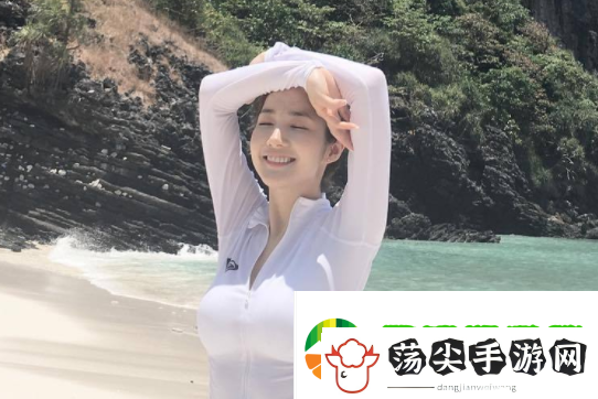 女班长让我玩吃奶