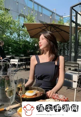 邹姨和宋姨的情感归宿究竟如何？让我们一起揭开她们之间的故事吧！  