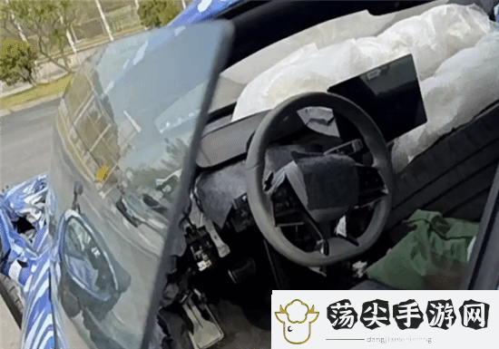 腾势首款跑车街头亮相！性能比肩保时捷911