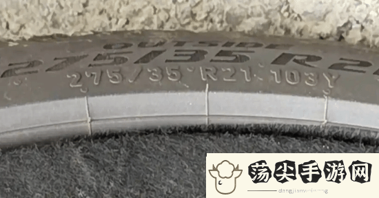 腾势首款跑车街头亮相！性能比肩保时捷911