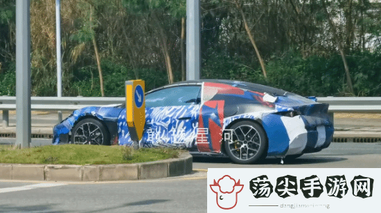腾势首款跑车街头亮相！性能比肩保时捷911